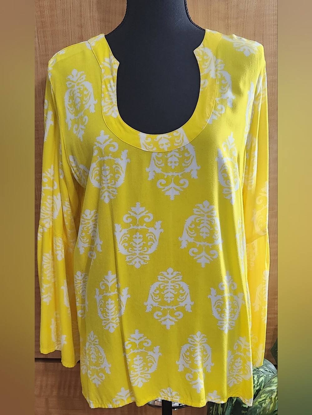 Escapada Yellow and White Top Sz. Large